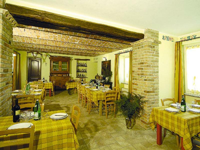 Agriturismo Cascina Anri Mango Exterior photo
